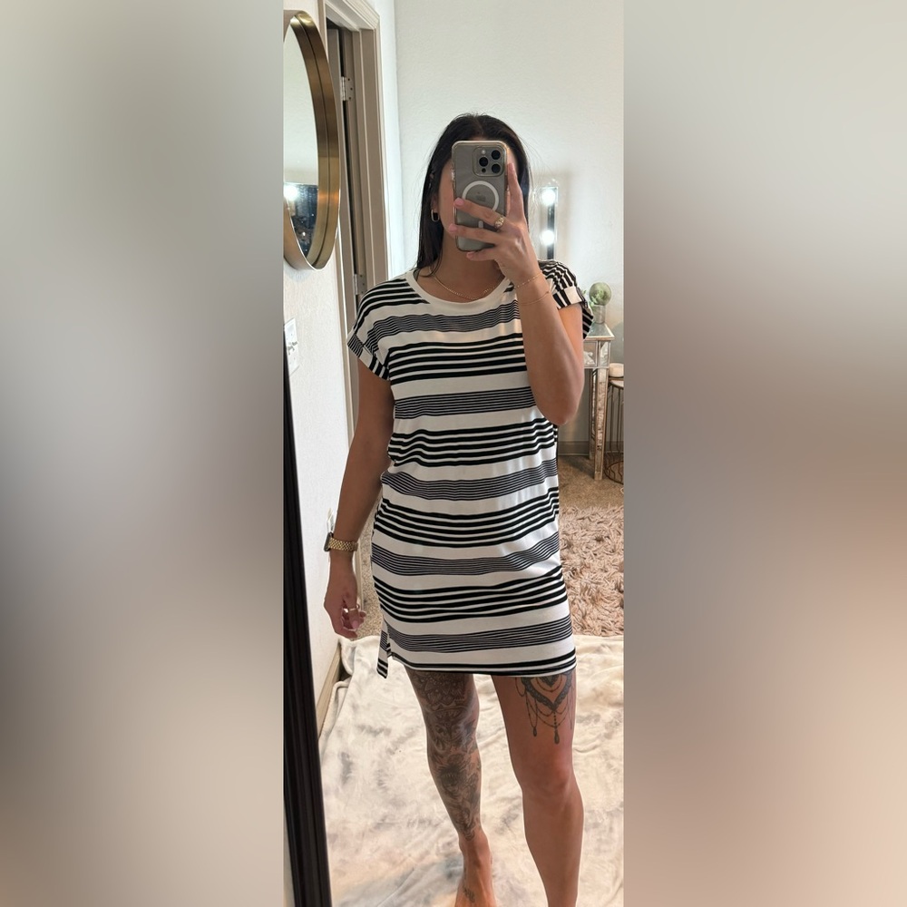 Carly Jean Los Angeles dress